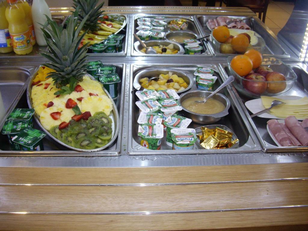 Logis-Hotel & Restaurant Le Carnot Bolbec Ngoại thất bức ảnh